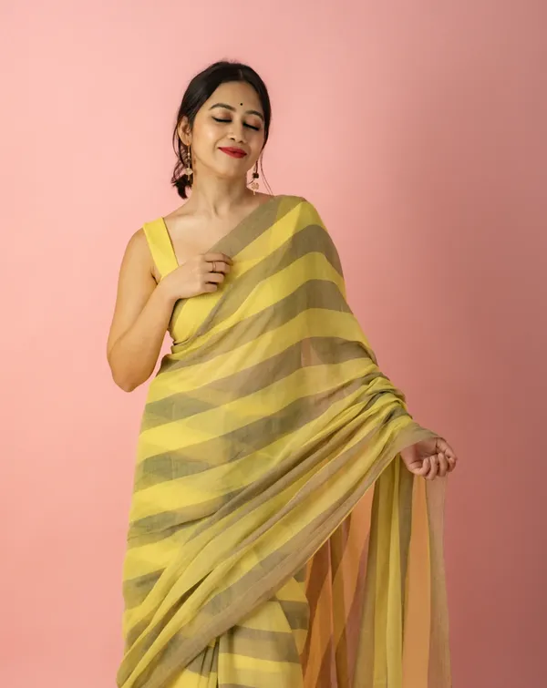 Premium_Linen_Cotton_Digital_Printed_Saree_with_Satin_Banglory_Blouse_&_Tassel_Detailing