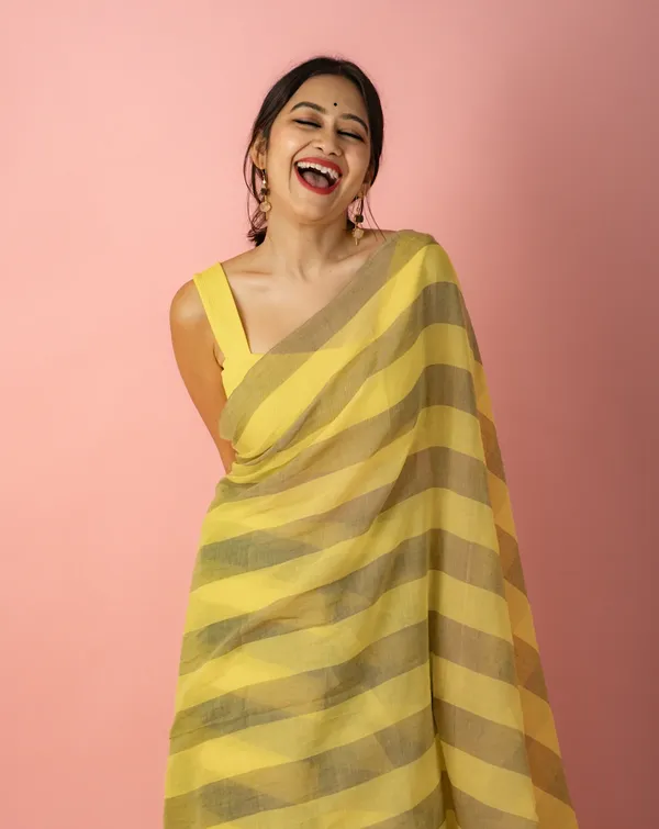 Premium_Linen_Cotton_Digital_Printed_Saree_with_Satin_Banglory_Blouse_&_Tassel_Detailing