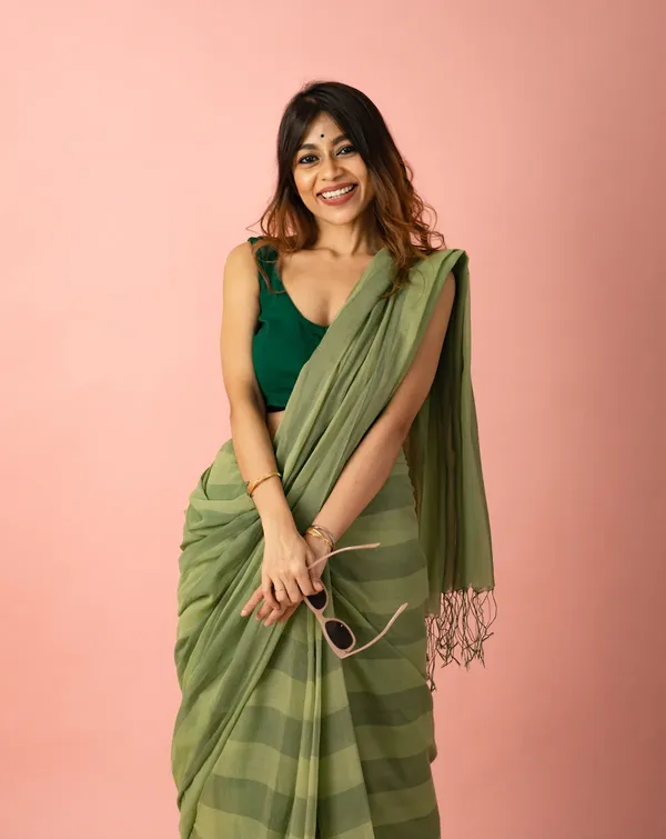 Premium_Linen_Cotton_Digital_Printed_Saree_with_Satin_Banglory_Blouse_&_Tassel_Detailing
