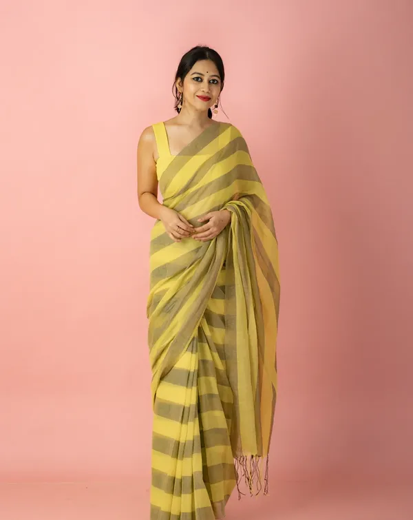 Premium_Linen_Cotton_Digital_Printed_Saree_with_Satin_Banglory_Blouse_&_Tassel_Detailing