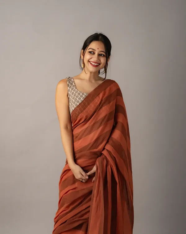 Premium_Linen_Cotton_Digital_Printed_Saree_with_Satin_Banglory_Blouse_&_Tassel_Detailing