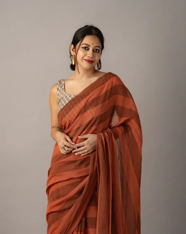 Premium_Linen_Cotton_Digital_Printed_Saree_with_Satin_Banglory_Blouse_&_Tassel_Detailing
