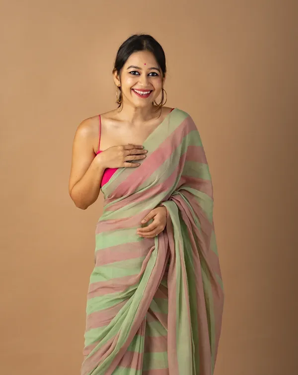 Premium_Linen_Cotton_Digital_Printed_Saree_with_Satin_Banglory_Blouse_&_Tassel_Detailing