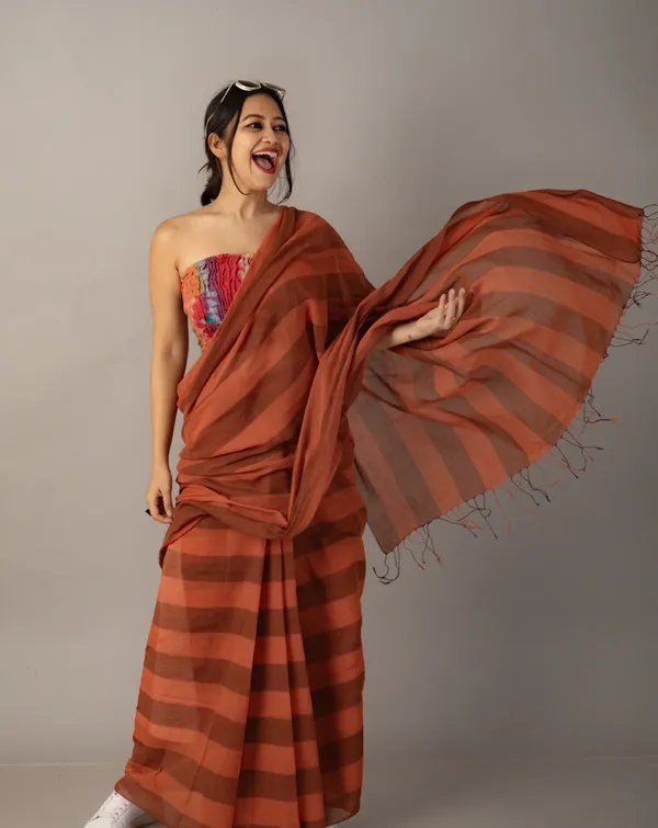 Premium_Linen_Cotton_Digital_Printed_Saree_with_Satin_Banglory_Blouse_&_Tassel_Detailing