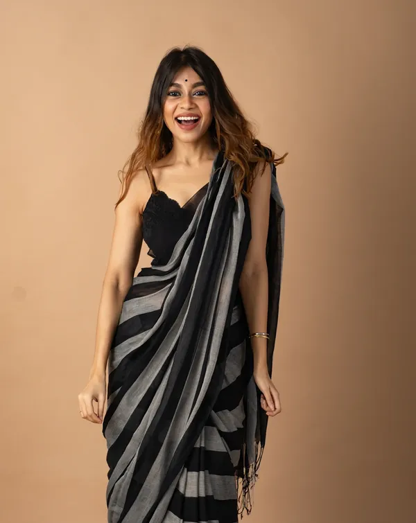 Premium_Linen_Cotton_Digital_Printed_Saree_with_Satin_Banglory_Blouse_&_Tassel_Detailing