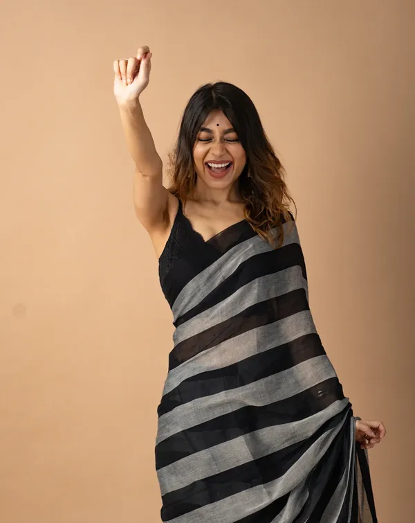 Premium_Linen_Cotton_Digital_Printed_Saree_with_Satin_Banglory_Blouse_&_Tassel_Detailing