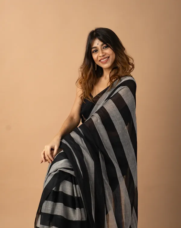 Premium_Linen_Cotton_Digital_Printed_Saree_with_Satin_Banglory_Blouse_&_Tassel_Detailing
