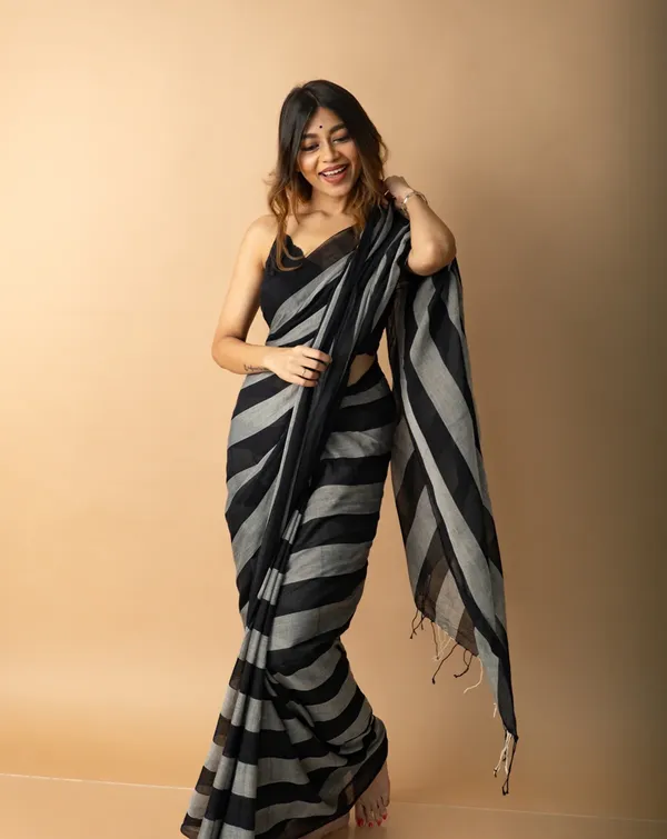 Premium_Linen_Cotton_Digital_Printed_Saree_with_Satin_Banglory_Blouse_&_Tassel_Detailing