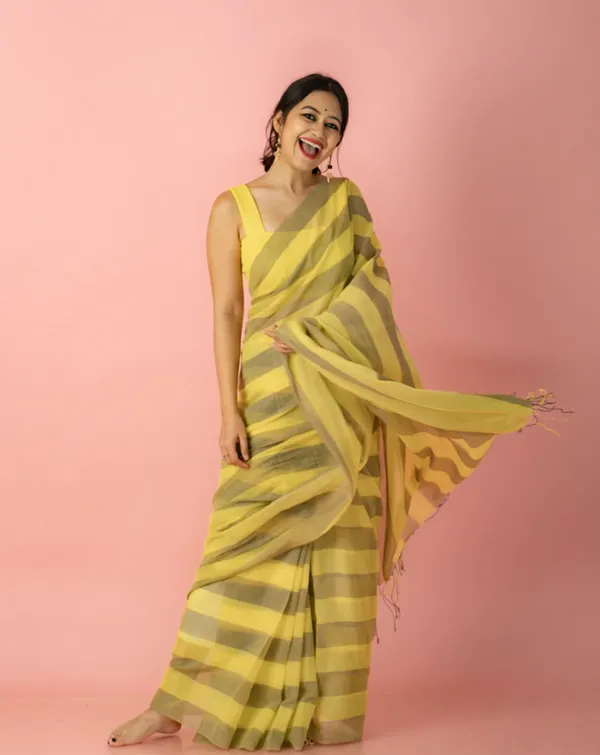 Premium_Linen_Cotton_Digital_Printed_Saree_with_Satin_Banglory_Blouse_&_Tassel_Detailing
