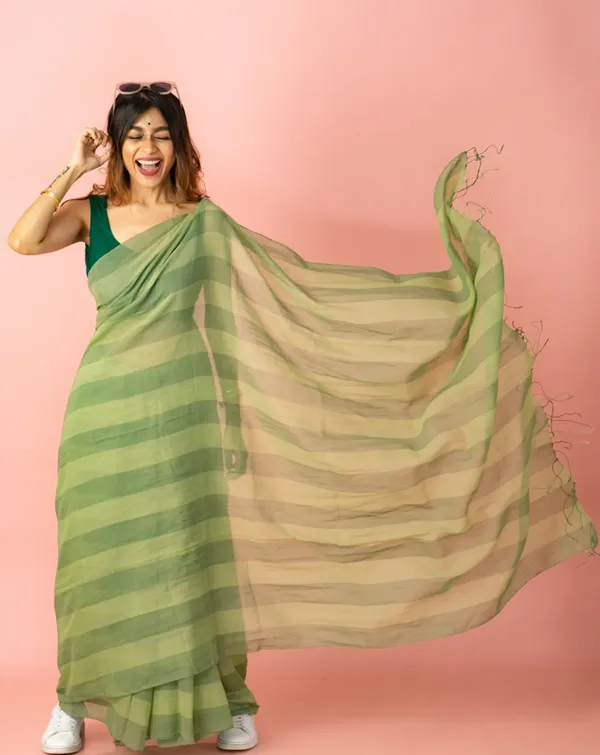 Premium_Linen_Cotton_Digital_Printed_Saree_with_Satin_Banglory_Blouse_&_Tassel_Detailing