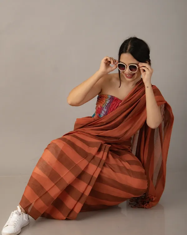 Premium_Linen_Cotton_Digital_Printed_Saree_with_Satin_Banglory_Blouse_&_Tassel_Detailing