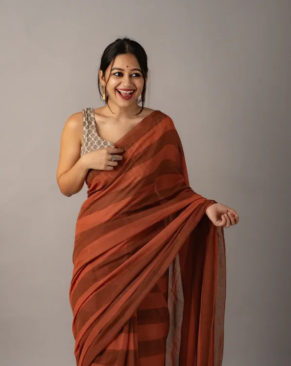 Premium_Linen_Cotton_Digital_Printed_Saree_with_Satin_Banglory_Blouse_&_Tassel_Detailing