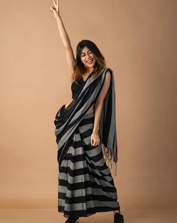 Premium_Linen_Cotton_Digital_Printed_Saree_with_Satin_Banglory_Blouse_&_Tassel_Detailing