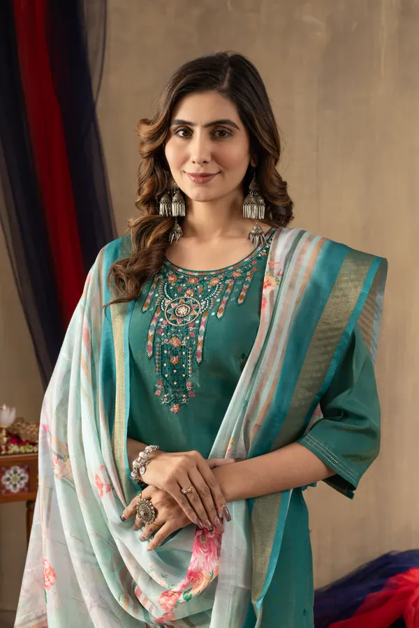 Rama_Green_Shimmer_Gold_Silk_Embroidered_Kurta_Pant_Set_For_Women