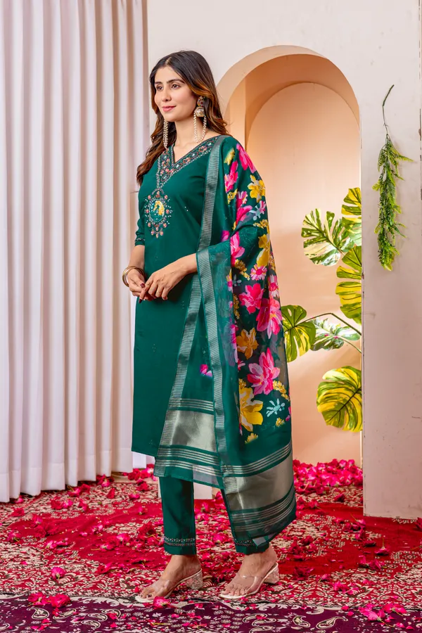 Green_Viscose_Embroidered_Kurta_Pant_Set_For_Women