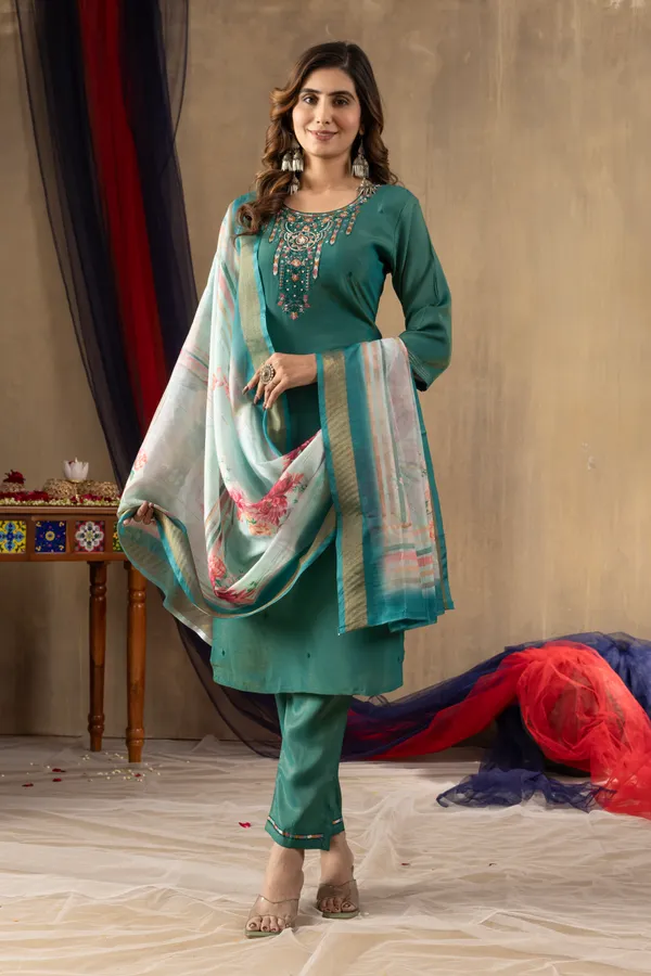 Rama_Green_Shimmer_Gold_Silk_Embroidered_Kurta_Pant_Set_For_Women