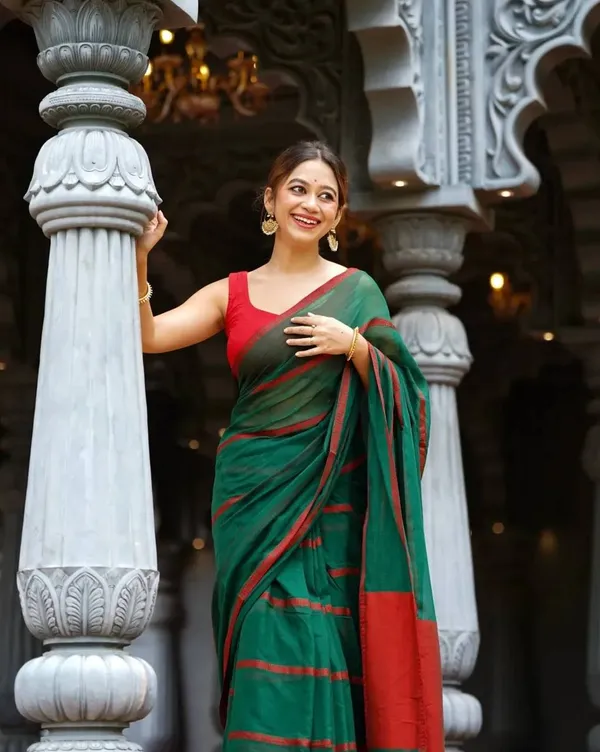 Premium_Linen_Cotton_Digital_Printed_Saree_with_Satin_Banglory_Blouse_&_Tassel_Detailing