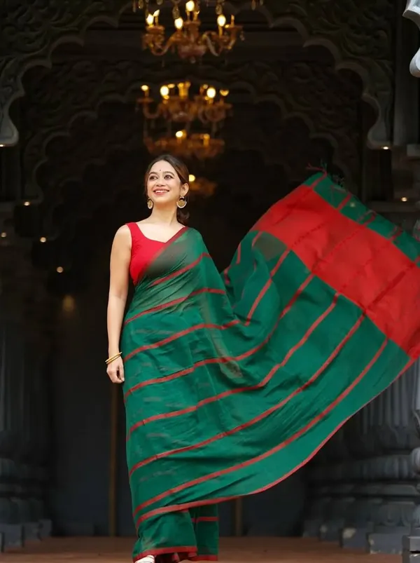 Premium_Linen_Cotton_Digital_Printed_Saree_with_Satin_Banglory_Blouse_&_Tassel_Detailing