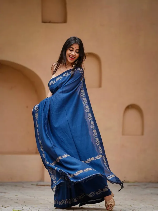 Elegant_Linen_Cotton_Digital_Printed_Saree_with_Satin_Banglory_Blouse_&_Tassel_Detailing