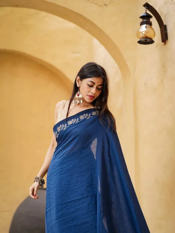 Elegant_Linen_Cotton_Digital_Printed_Saree_with_Satin_Banglory_Blouse_&_Tassel_Detailing