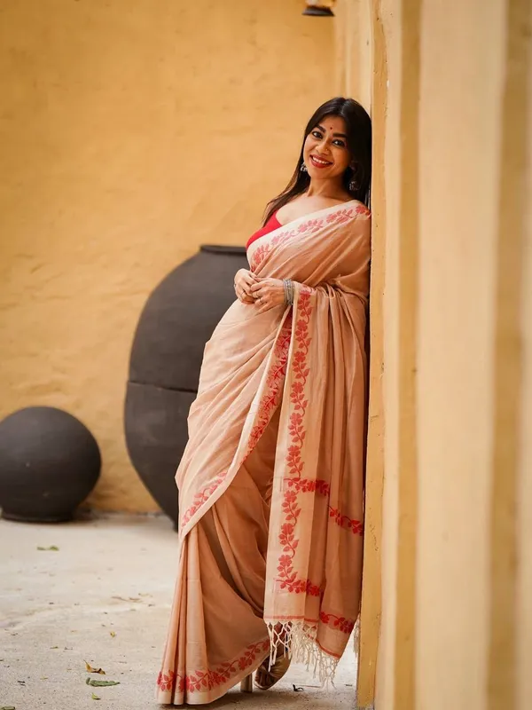 Elegant_Linen_Cotton_Digital_Printed_Saree_with_Satin_Banglory_Blouse_&_Tassel_Detailing