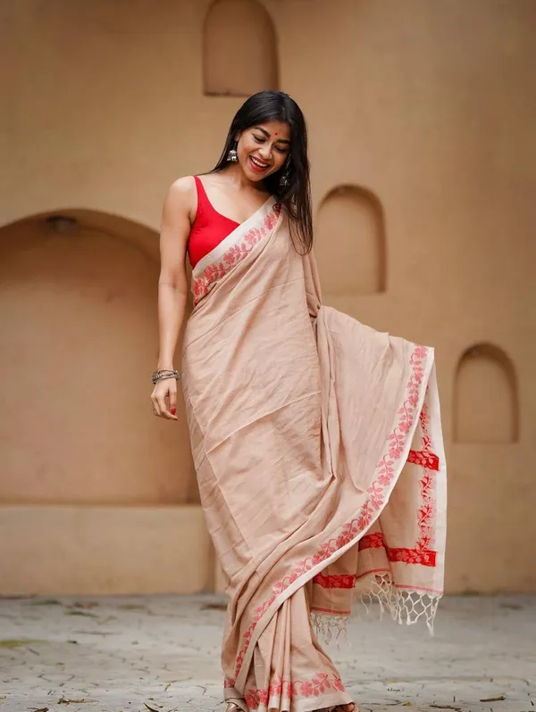 Elegant_Linen_Cotton_Digital_Printed_Saree_with_Satin_Banglory_Blouse_&_Tassel_Detailing