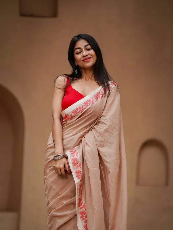 Elegant_Linen_Cotton_Digital_Printed_Saree_with_Satin_Banglory_Blouse_&_Tassel_Detailing