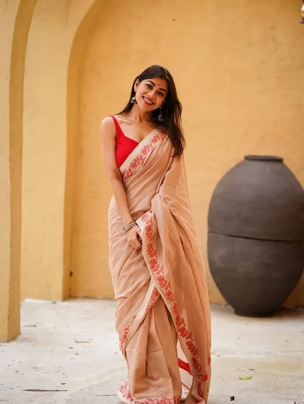 Elegant_Linen_Cotton_Digital_Printed_Saree_with_Satin_Banglory_Blouse_&_Tassel_Detailing