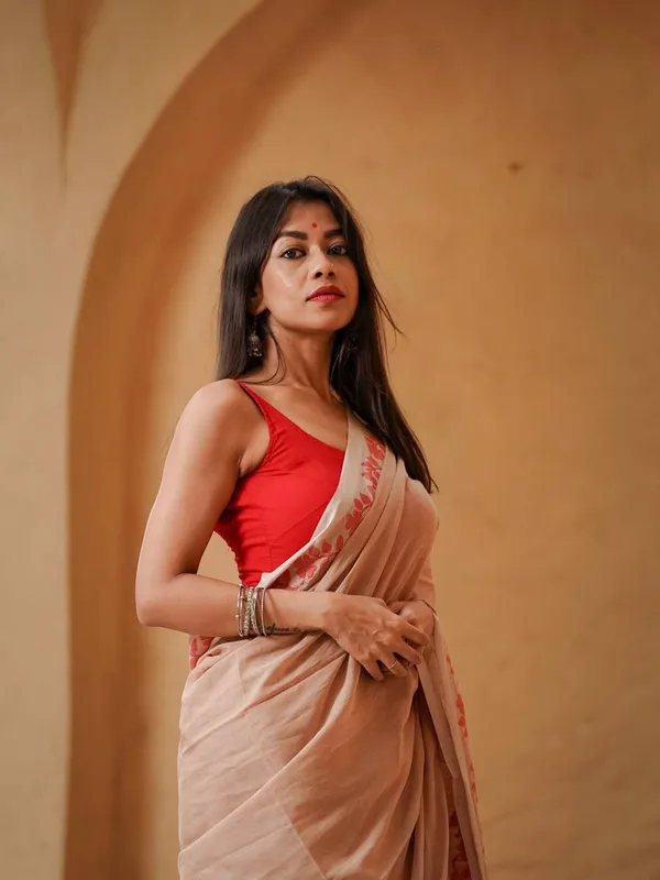 Elegant_Linen_Cotton_Digital_Printed_Saree_with_Satin_Banglory_Blouse_&_Tassel_Detailing