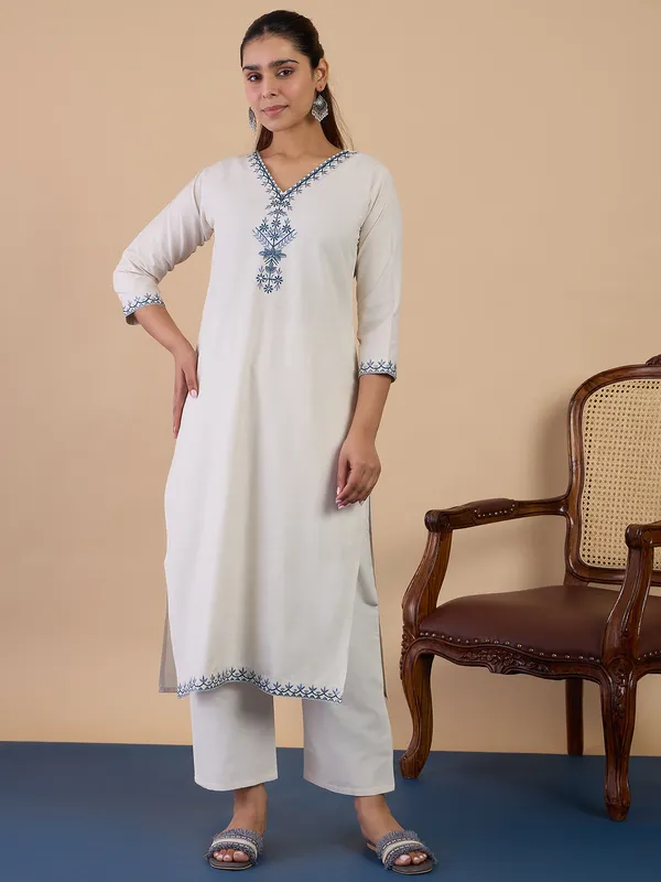 Off-White_Women's_Designer_Embroidered_Kurta_Pant_Set_|_Premium_Cotton_Blend_Ethnic_Wear