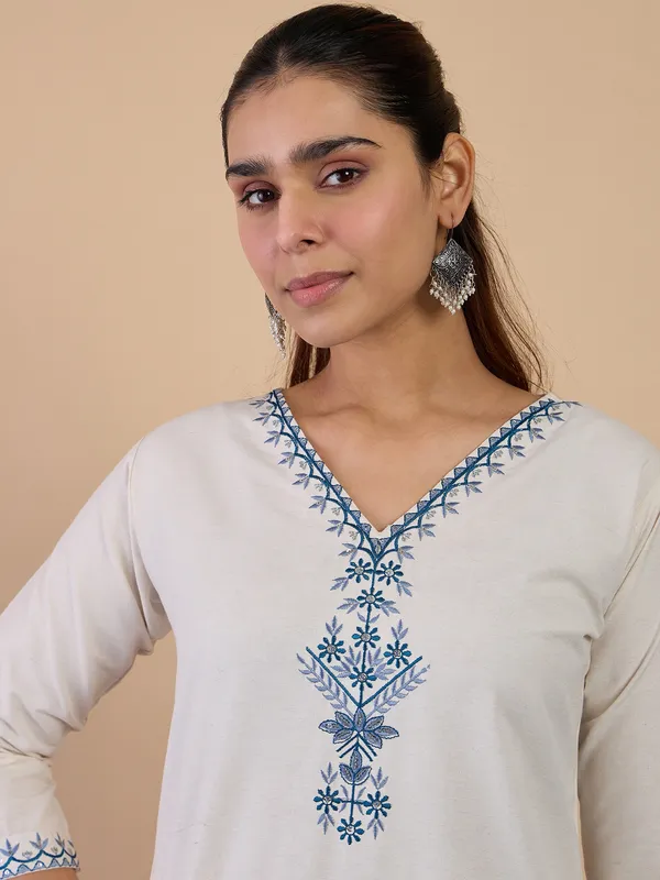 Off-White_Women's_Designer_Embroidered_Kurta_Pant_Set_|_Premium_Cotton_Blend_Ethnic_Wear