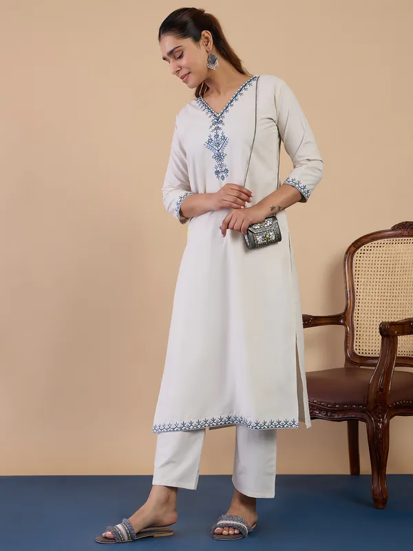 Off-White_Women's_Designer_Embroidered_Kurta_Pant_Set_|_Premium_Cotton_Blend_Ethnic_Wear