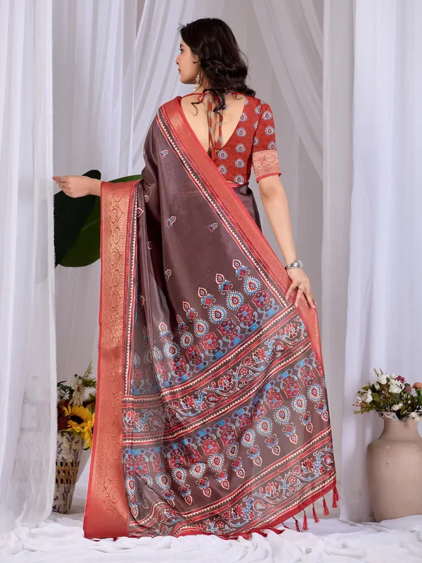 Soft_Lichi_Silk_Saree_with_Traditional_Motifs_&_Woven_Border