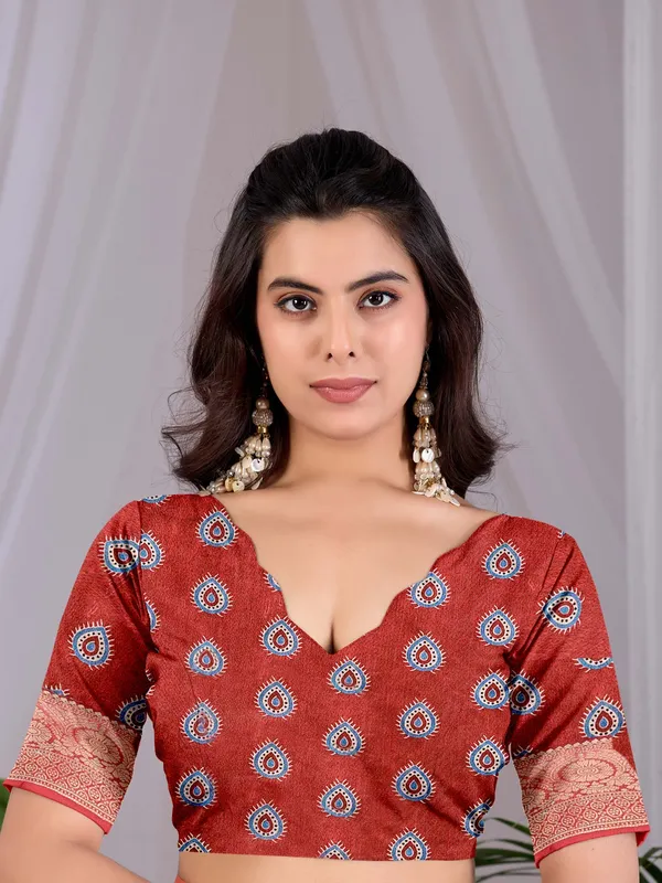 Soft_Lichi_Silk_Saree_with_Traditional_Motifs_&_Woven_Border