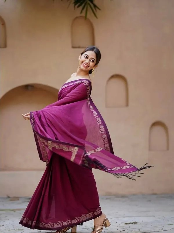 Elegant_Linen_Cotton_Digital_Printed_Saree_with_Satin_Banglory_Blouse_&_Tassel_Detailing
