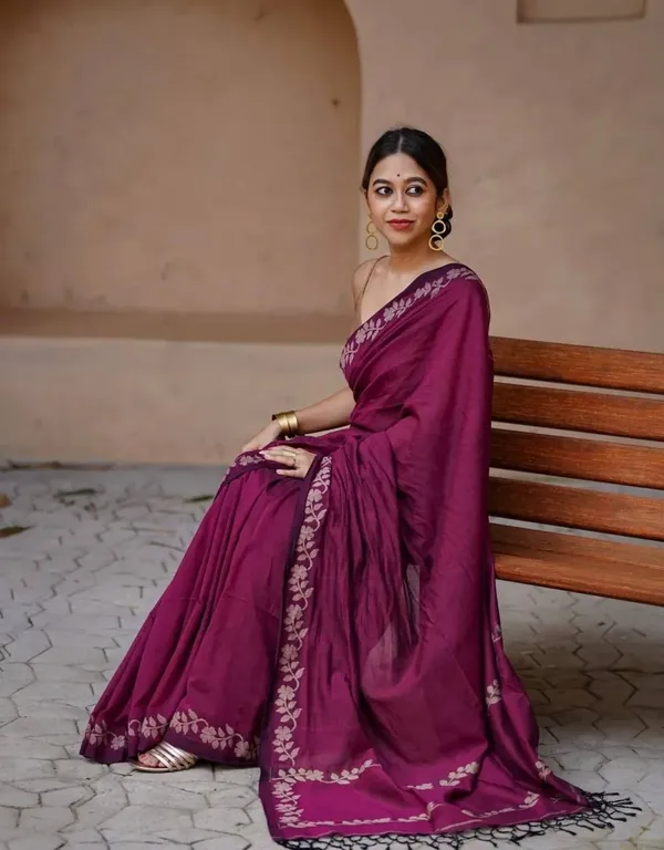 Elegant_Linen_Cotton_Digital_Printed_Saree_with_Satin_Banglory_Blouse_&_Tassel_Detailing