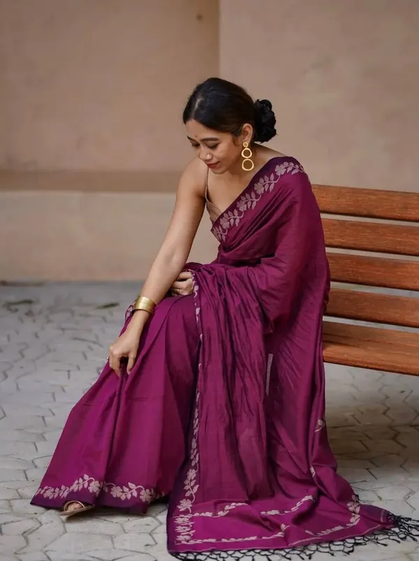 Elegant_Linen_Cotton_Digital_Printed_Saree_with_Satin_Banglory_Blouse_&_Tassel_Detailing