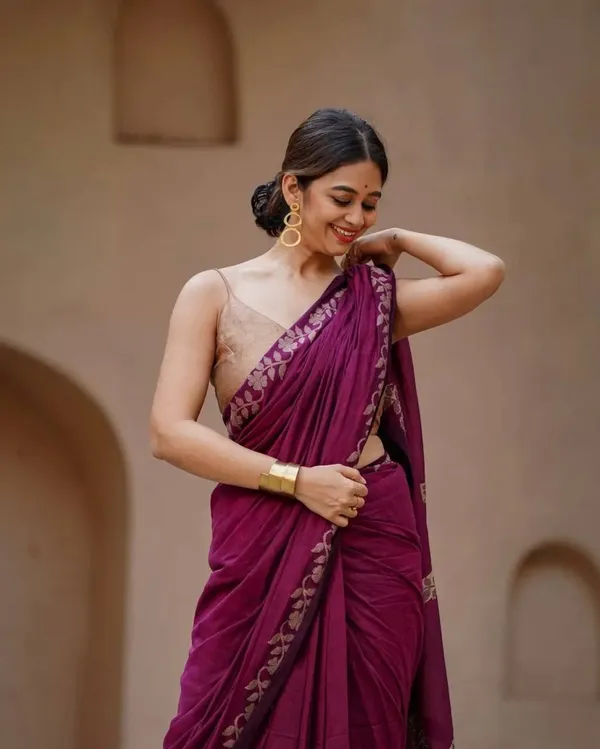 Elegant_Linen_Cotton_Digital_Printed_Saree_with_Satin_Banglory_Blouse_&_Tassel_Detailing