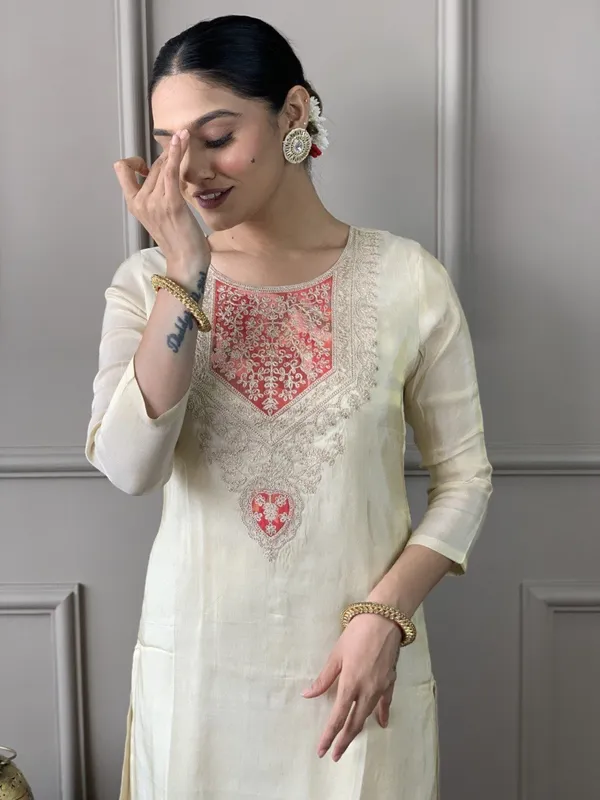 Off_White_Elegant_Chanderi_Embroidered_Kurta_Set_with_Dupatta_|_Festive_Ethnic_Wear_for_Women