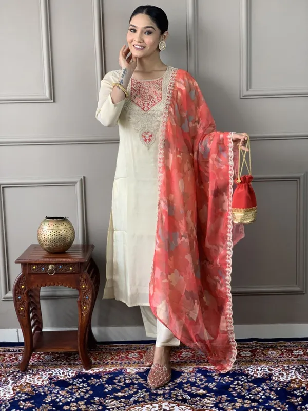 Off_White_Elegant_Chanderi_Embroidered_Kurta_Set_with_Dupatta_|_Festive_Ethnic_Wear_for_Women