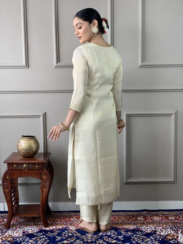 Off_White_Elegant_Chanderi_Embroidered_Kurta_Set_with_Dupatta_|_Festive_Ethnic_Wear_for_Women