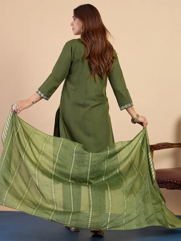 Mahendi_Women's_Traditional_Embroidered_Kurta_Pant_Set_with_Silk_Dupatta_|_Women's_Ethnic_Wear