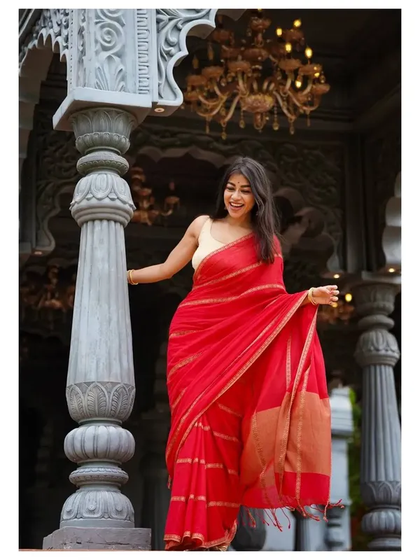 Premium_Linen_Cotton_Digital_Printed_Saree_with_Satin_Banglory_Blouse_&_Tassel_Detailing