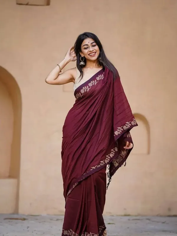 Elegant_Linen_Cotton_Digital_Printed_Saree_with_Satin_Banglory_Blouse_&_Tassel_Detailing