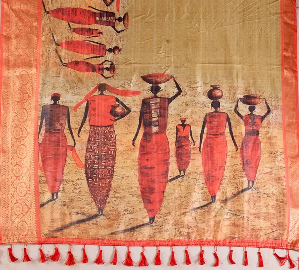 Silk_Saree_with_Elegant_Tribal_Art_Print_&_Rich_Zari_Border