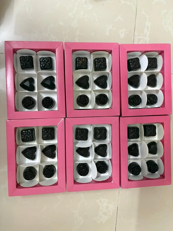 Assorted_Pralines_-_Set_Of_6_pcs