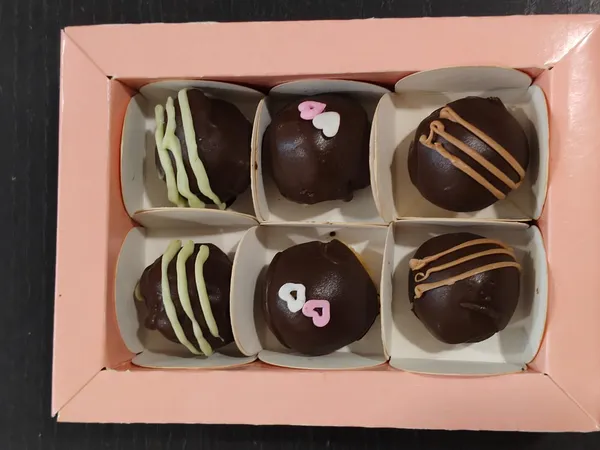 Assorted_Truffles_-_Set_Of_6_pcs