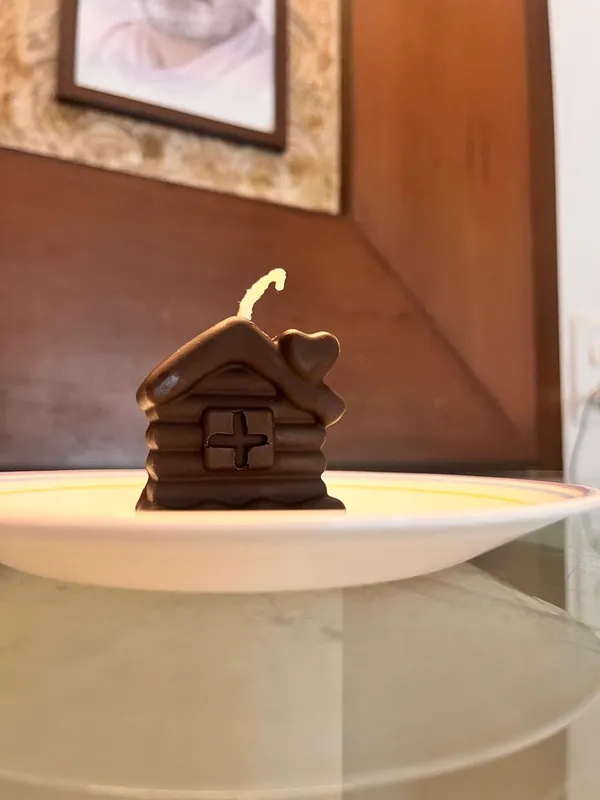 Handmade_Edible_Chocolate_Candle_House_Shape