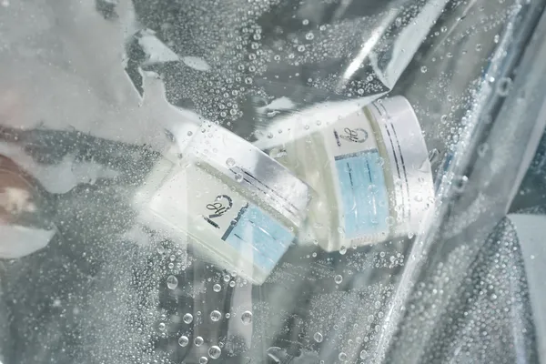 Aqua_Refreshing_Gel_Moisturizer_With_Hyaluronic_Acid_And_Niacinamide
