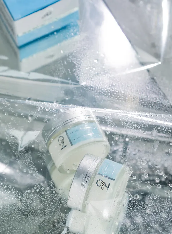 Aqua_Refreshing_Gel_Moisturizer_With_Hyaluronic_Acid_And_Niacinamide